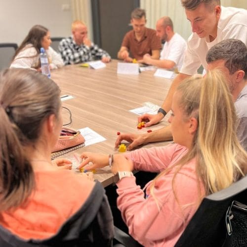 studenti se učí pomocí lega